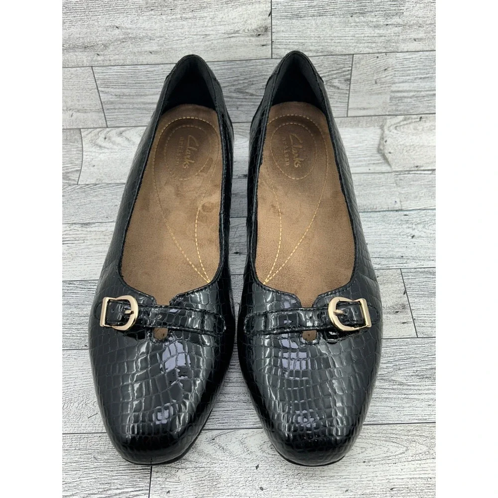 Clarks Artisan‎ Women Black Croc Embossed Patent Leather Buckle Pumps Size 9.5